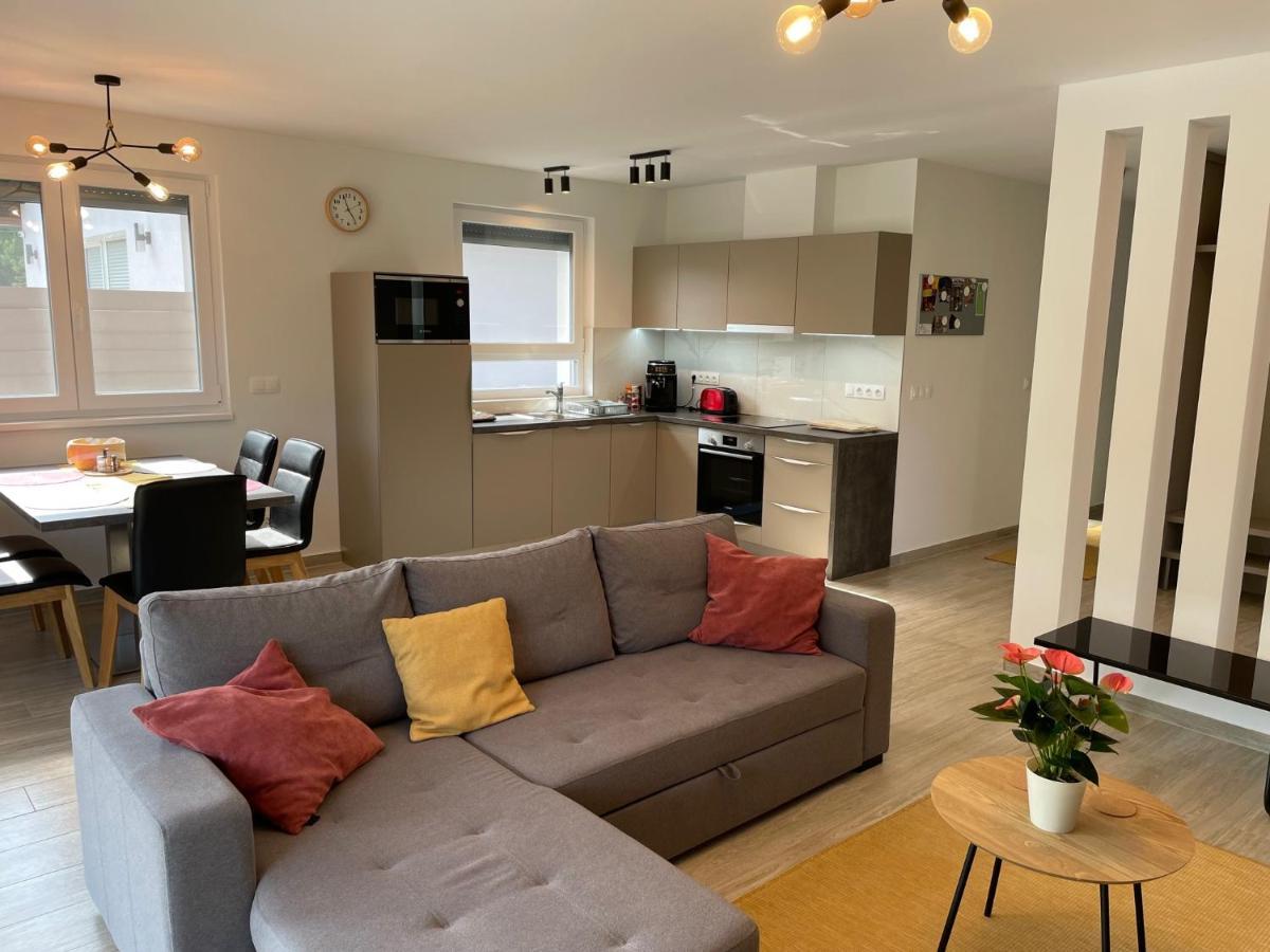 Royalhill Apartman 沃尼奥尔茨沃什海吉 外观 照片